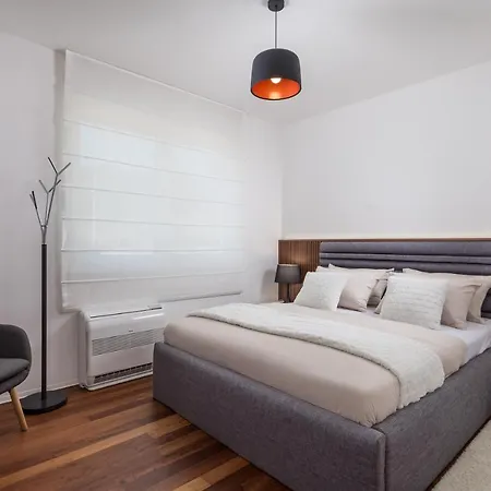 Apartment Stella - Heated Rooftop Swimming Pool *