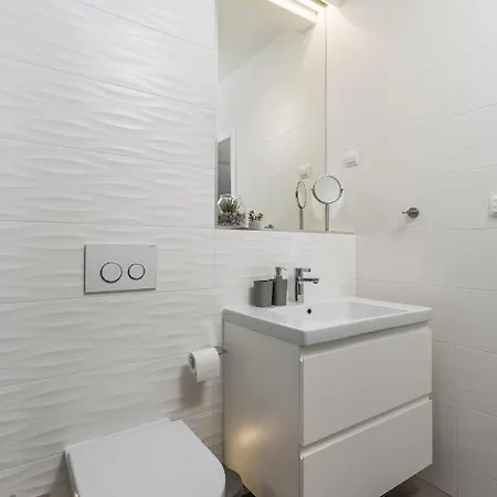 Stella - Heated Rooftop Swimming Pool Apartment *