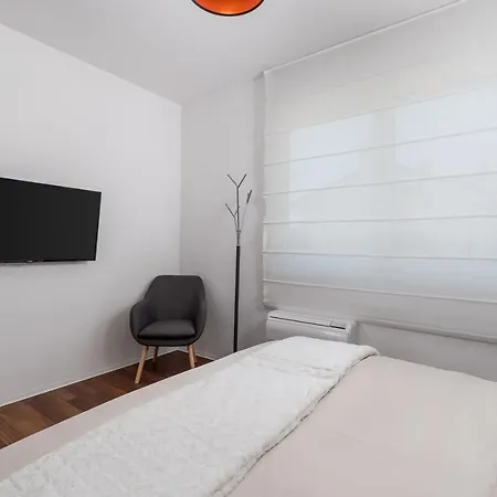 Apartment Stella - Heated Rooftop Swimming Pool Icici