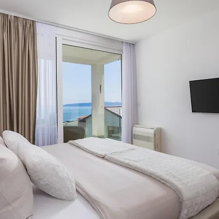 Stella - Heated Rooftop Swimming Pool Apartment
